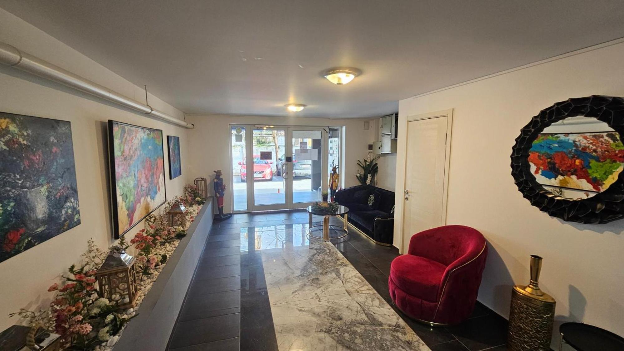 Airport Residence Отопени Экстерьер фото